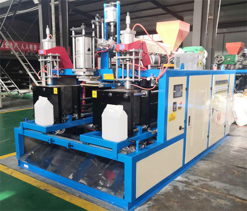 塑料瓶吹塑機(jī)在多層共擠復(fù)合吹塑過程中共擠復(fù)合機(jī)頭應(yīng)如何調(diào)節(jié)?