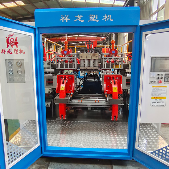 全自動(dòng)一出四吹塑機(jī)